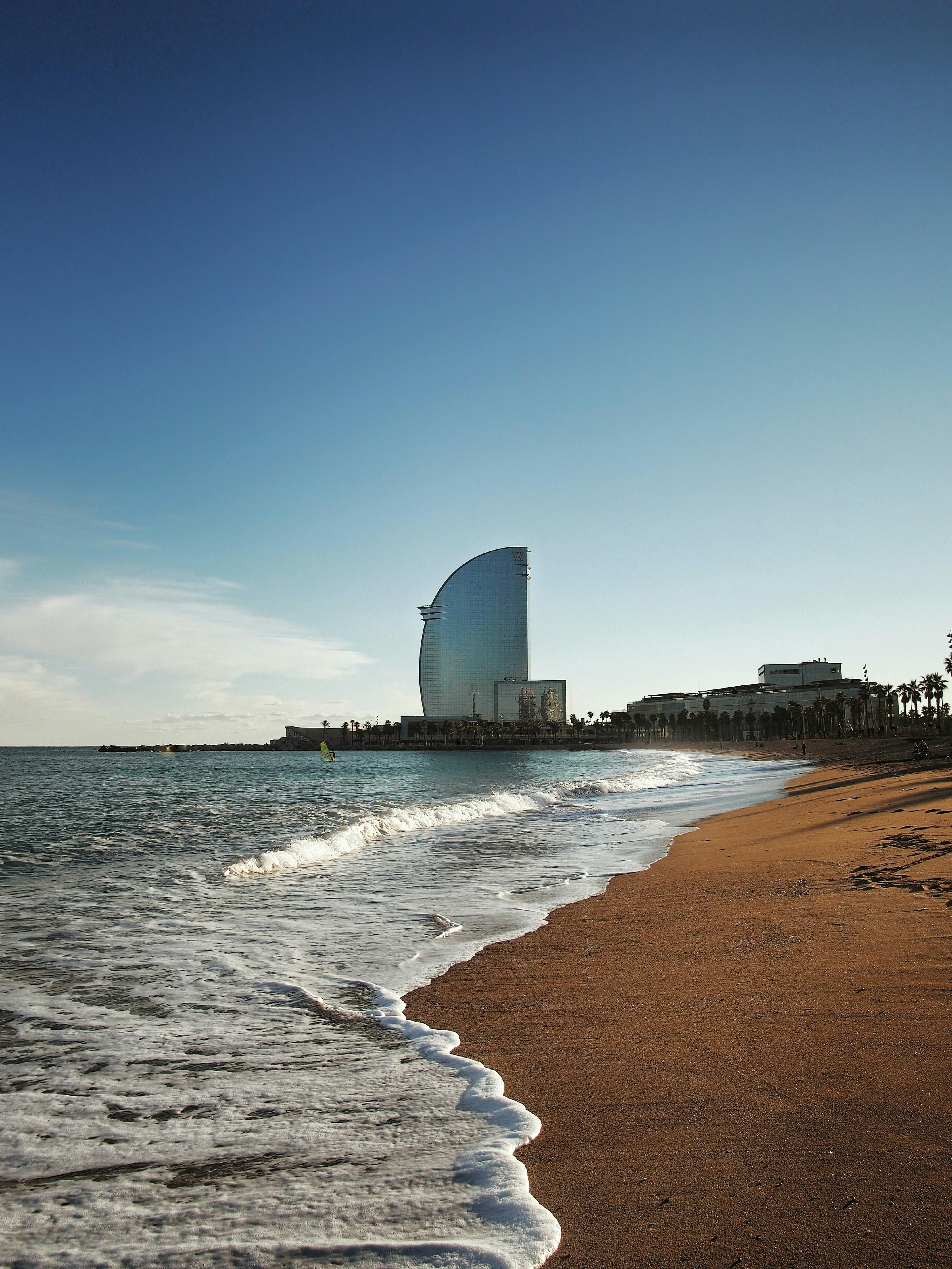 Edificio Vela en la Barceloneta